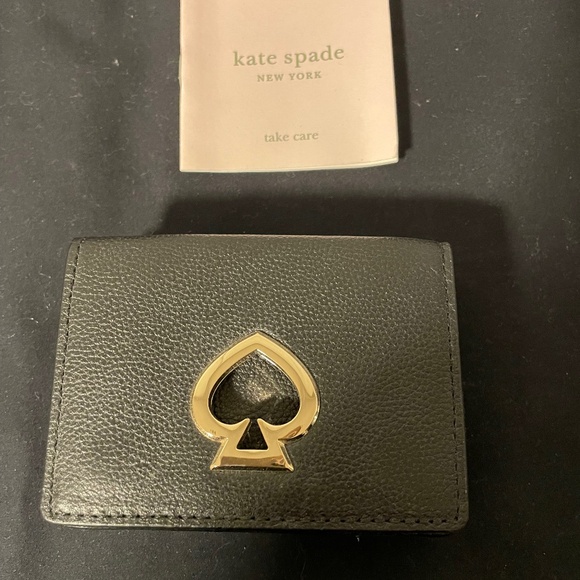 Kate Spade wallet - Picture 1 of 3